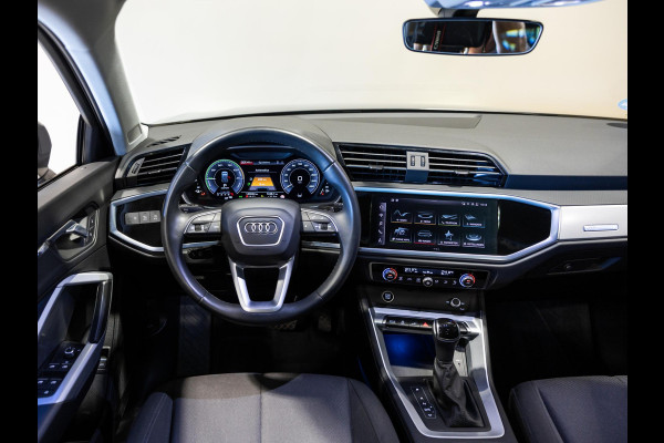 Audi Q3 45 TFSI e Business Edition / 245pk / Keyless / Dodehoek herkenning / Adaptieve cruise control /