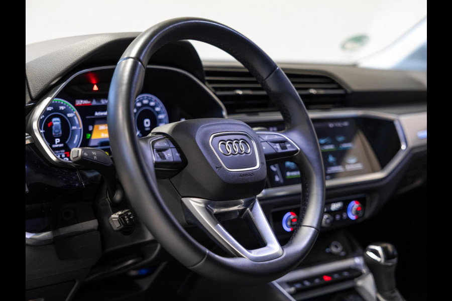 Audi Q3 45 TFSI e Business Edition / 245pk / Keyless / Dodehoek herkenning / Adaptieve cruise control /