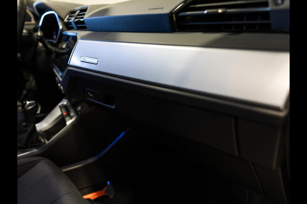 Audi Q3 45 TFSI e Business Edition / 245pk / Keyless / Dodehoek herkenning / Adaptieve cruise control /
