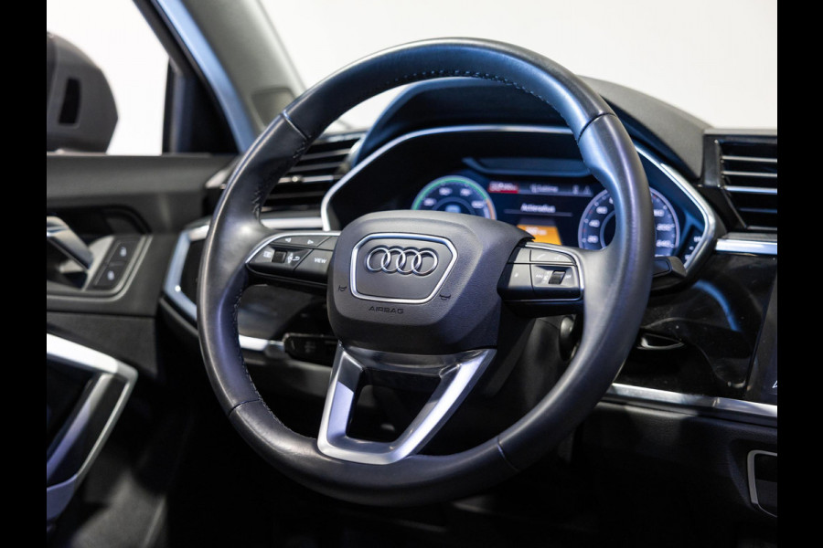 Audi Q3 45 TFSI e Business Edition / 245pk / Keyless / Dodehoek herkenning / Adaptieve cruise control /