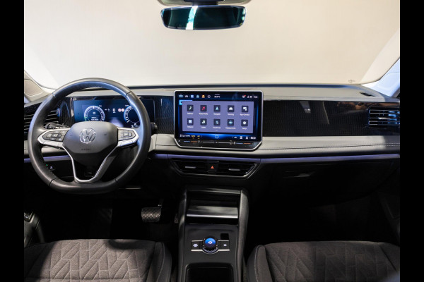 Volkswagen Tiguan 1.5 eHybrid Life Edition / 204pk / SoH 100% / Achteruitrij camera / Dodehoek herkenning / CarPlay /