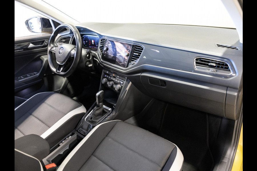 Volkswagen T-Roc 1.5 TSI Sport / 150pk / Panorama dak / Trekhaak / Achteruitrij camera /