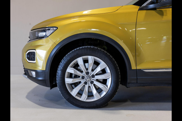 Volkswagen T-Roc 1.5 TSI Sport / 150pk / Panorama dak / Trekhaak / Achteruitrij camera /