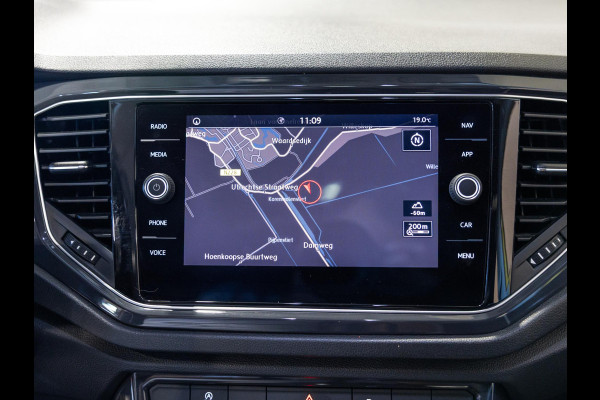 Volkswagen T-Roc 1.5 TSI Sport / 150pk / Panorama dak / Trekhaak / Achteruitrij camera /