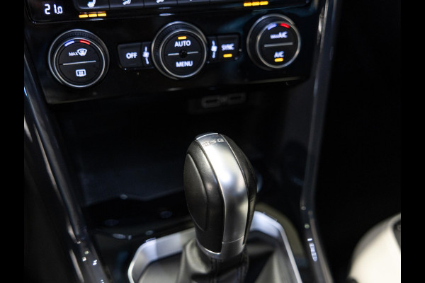 Volkswagen T-Roc 1.5 TSI Sport / 150pk / Panorama dak / Trekhaak / Achteruitrij camera /