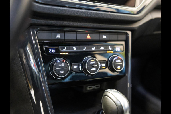 Volkswagen T-Roc 1.5 TSI Sport / 150pk / Panorama dak / Trekhaak / Achteruitrij camera /