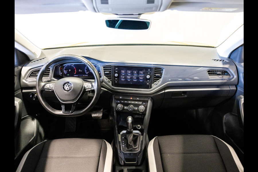 Volkswagen T-Roc 1.5 TSI Sport / 150pk / Panorama dak / Trekhaak / Achteruitrij camera /