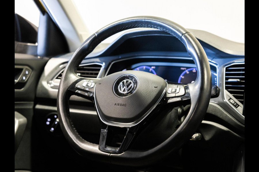 Volkswagen T-Roc 1.5 TSI Sport / 150pk / Panorama dak / Trekhaak / Achteruitrij camera /