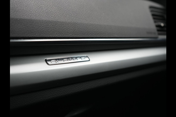 Audi Q5 50 TFSI e Quattro S Line PHEV 300pk | Trekhaak af Fabriek | Head Up | Camera | Voorstoelen Verwarmd | Apple Carplay | Navigatie | Virtual | Plug in Hybrid