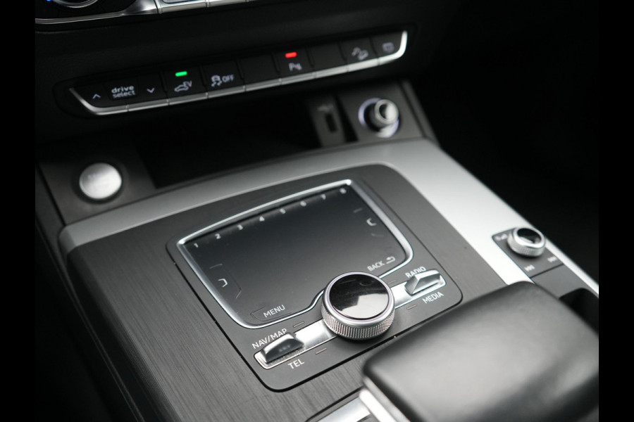 Audi Q5 50 TFSI e Quattro S Line PHEV 300pk | Trekhaak af Fabriek | Head Up | Camera | Voorstoelen Verwarmd | Apple Carplay | Navigatie | Virtual | Plug in Hybrid