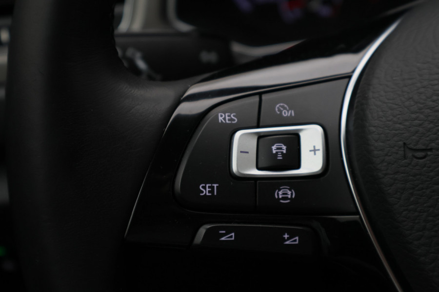 Volkswagen T-Roc 1.5 TSI DSG Style Business ACC, Apple Carplay, Stoelverwarming, Lane Assist, PDC