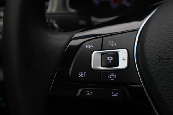 Volkswagen T-Roc 1.5 TSI DSG Style Business ACC, Apple Carplay, Stoelverwarming, Lane Assist, PDC