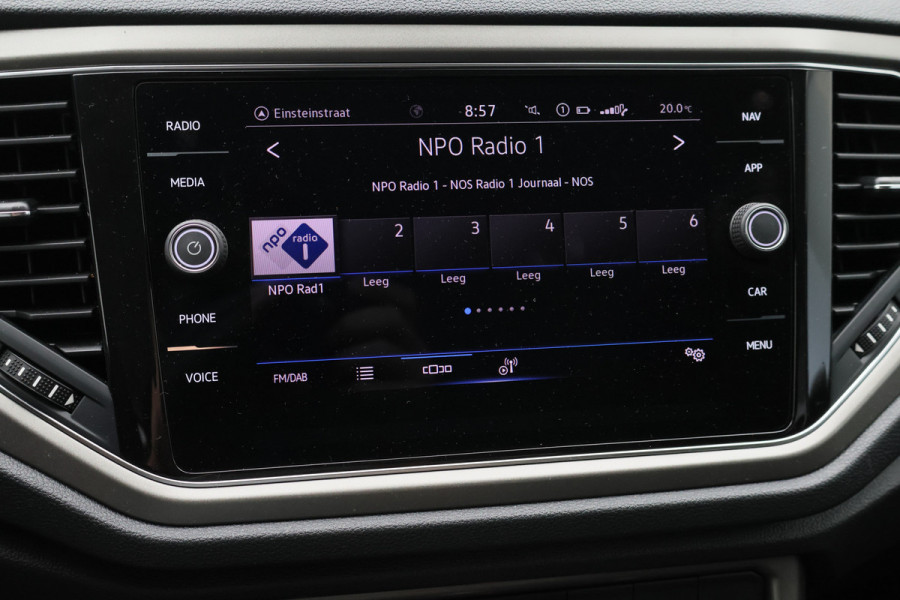 Volkswagen T-Roc 1.5 TSI DSG Style Business ACC, Apple Carplay, Stoelverwarming, Lane Assist, PDC