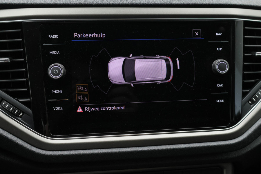 Volkswagen T-Roc 1.5 TSI DSG Style Business ACC, Apple Carplay, Stoelverwarming, Lane Assist, PDC