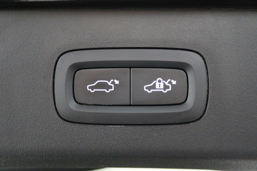 Lynk & Co 01 1.5 Plug-in Hybrid 360° Camera, Trekhaak, Panoramadak, ACC, Apple Carplay, DAB, PDC, 20''