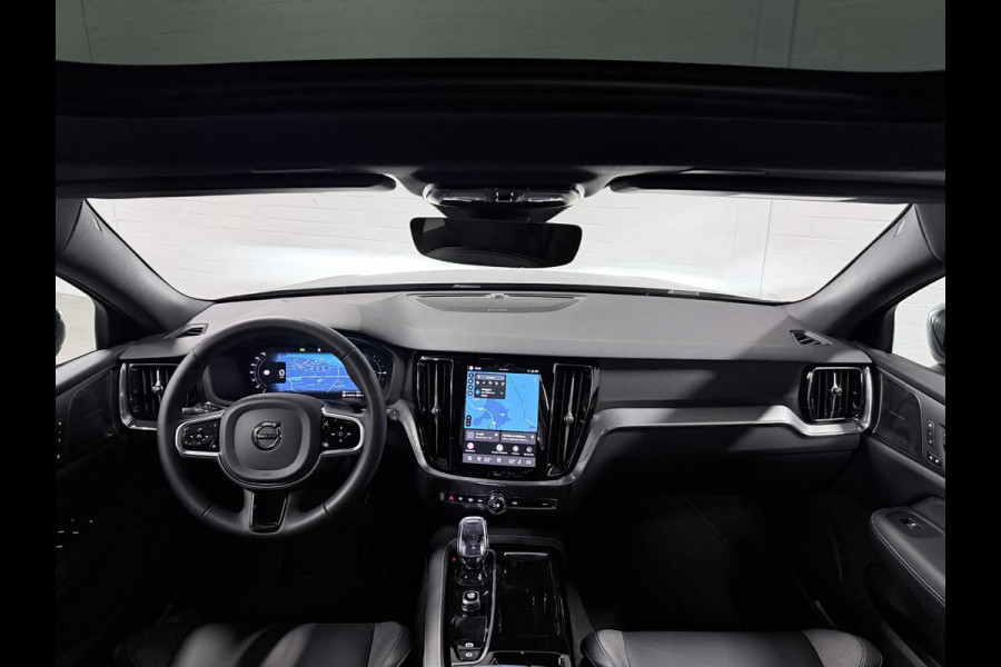Volvo V60 2.0 T6 Plug-in hybrid AWD Plus Dark Open dak | Harman/Kardon | Adapt. cruise | 360 camera | Verwarmde voorruit | Stuur-/Stoelverwarming | Google | Keyless