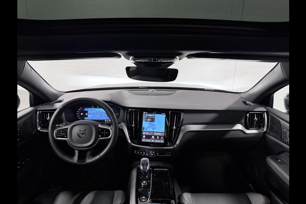 Volvo V60 2.0 T6 Plug-in hybrid AWD Plus Dark Open dak | Harman/Kardon | Adapt. cruise | 360 camera | Verwarmde voorruit | Stuur-/Stoelverwarming | Google | Keyless