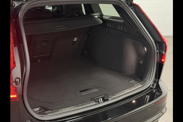 Volvo V60 2.0 T6 Plug-in hybrid AWD Plus Dark Open dak | Harman/Kardon | Adapt. cruise | 360 camera | Verwarmde voorruit | Stuur-/Stoelverwarming | Google | Keyless