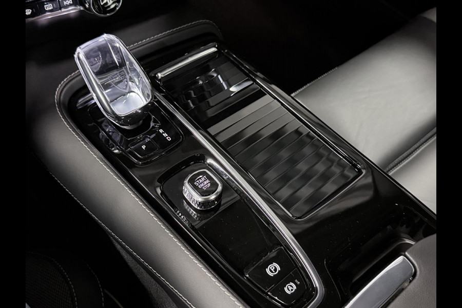 Volvo V60 2.0 T6 Plug-in hybrid AWD Plus Dark Open dak | Harman/Kardon | Adapt. cruise | 360 camera | Verwarmde voorruit | Stuur-/Stoelverwarming | Google | Keyless