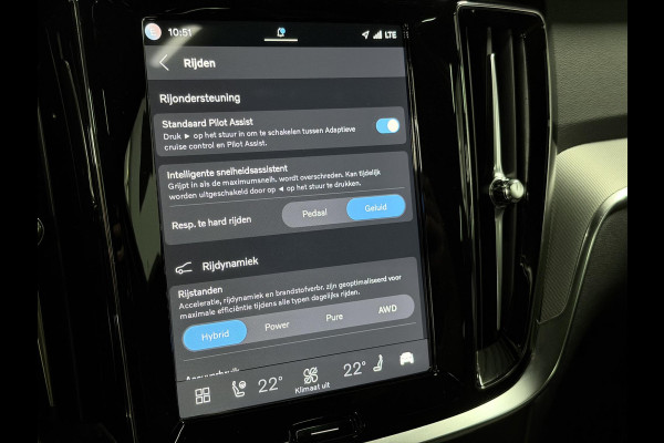 Volvo V60 2.0 T6 Plug-in hybrid AWD Plus Dark Open dak | Harman/Kardon | Adapt. cruise | 360 camera | Verwarmde voorruit | Stuur-/Stoelverwarming | Google | Keyless