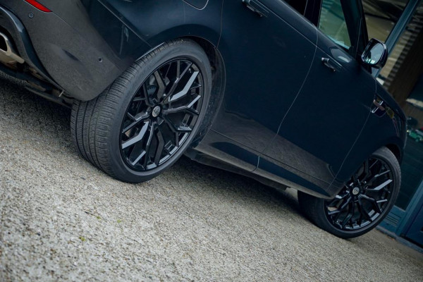 Land Rover Range Rover Sport 3.0 P440e Dynamic HSE / Pano / NL Auto / Trekhaak / Meridian 3D / Stoelkoeling / 23'' Urban