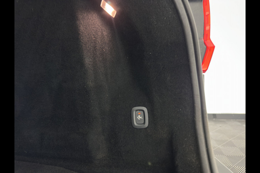 Volvo XC60 2.0 T8 AWD Inscription (Plug-In) *PANO | LEATHER | FULL-LED | MEMORY-PACK | HARMAN/KARDON-AUDIO | CAMERA | HEATED-CONTOURSEATS | DIGI-COCKPIT | NAVI-FULLMAP | PRIVACYGLASS | ECC | PDC | CRUISE | CARPLAY | TOWBAR | 19''ALU*
