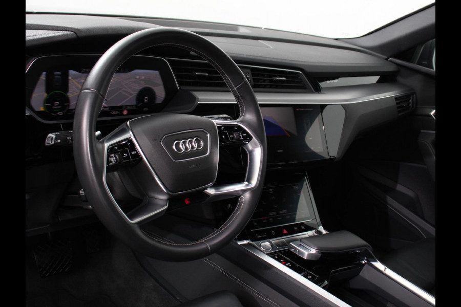 Audi e-tron 50 quattro S-Line edition Panoramadak Navigatie Camera Parkeersensoren Elektrische achterklep Elektrische stoelen en verwarmd Virtual Cockpit Climate Control