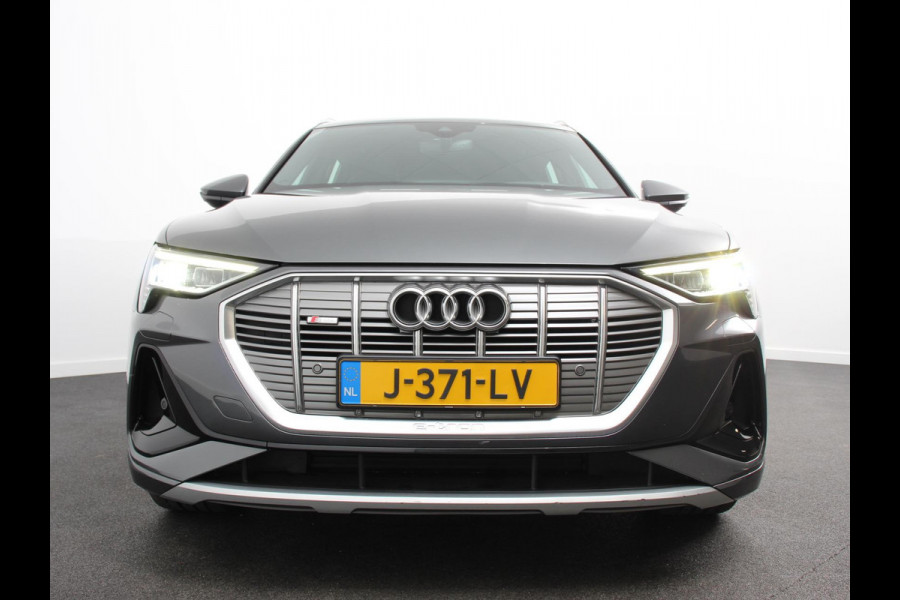 Audi e-tron 50 quattro S-Line edition Panoramadak Navigatie Camera Parkeersensoren Elektrische achterklep Elektrische stoelen en verwarmd Virtual Cockpit Climate Control