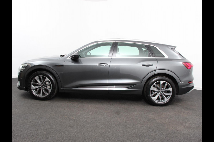 Audi e-tron 50 quattro S-Line edition Panoramadak Navigatie Camera Parkeersensoren Elektrische achterklep Elektrische stoelen en verwarmd Virtual Cockpit Climate Control