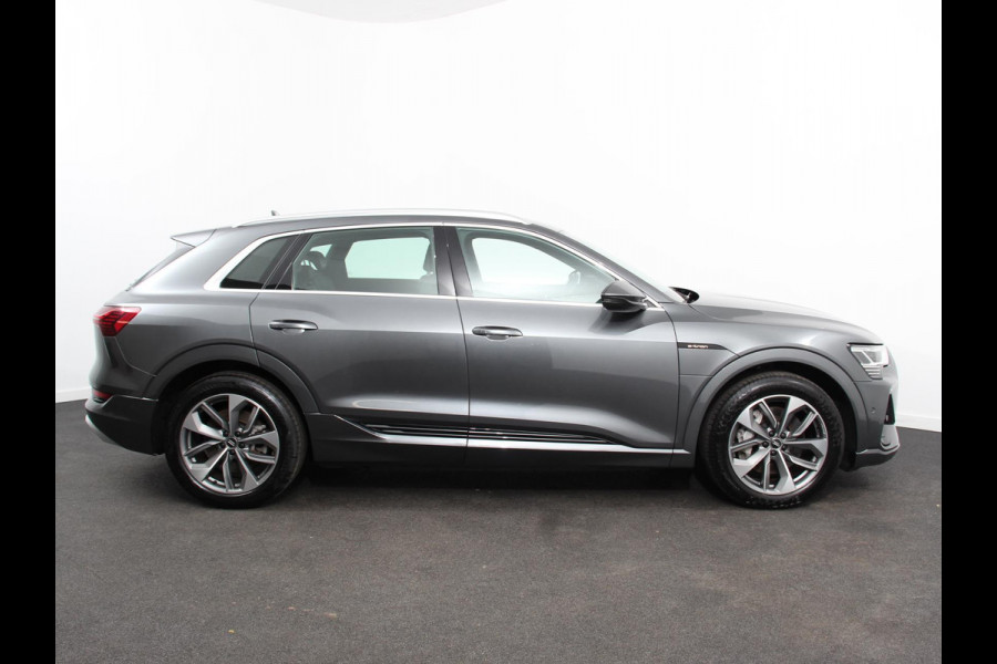 Audi e-tron 50 quattro S-Line edition Panoramadak Navigatie Camera Parkeersensoren Elektrische achterklep Elektrische stoelen en verwarmd Virtual Cockpit Climate Control