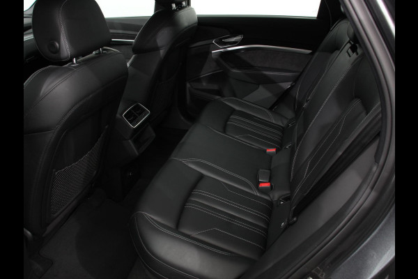 Audi e-tron 50 quattro S-Line edition Panoramadak Navigatie Camera Parkeersensoren Elektrische achterklep Elektrische stoelen en verwarmd Virtual Cockpit Climate Control