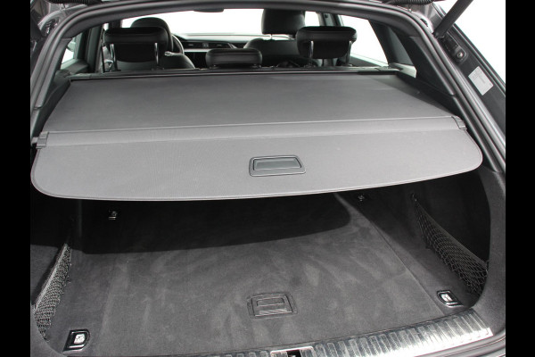 Audi e-tron 50 quattro S-Line edition Panoramadak Navigatie Camera Parkeersensoren Elektrische achterklep Elektrische stoelen en verwarmd Virtual Cockpit Climate Control