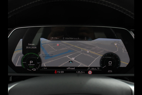 Audi e-tron 50 quattro S-Line edition Panoramadak Navigatie Camera Parkeersensoren Elektrische achterklep Elektrische stoelen en verwarmd Virtual Cockpit Climate Control