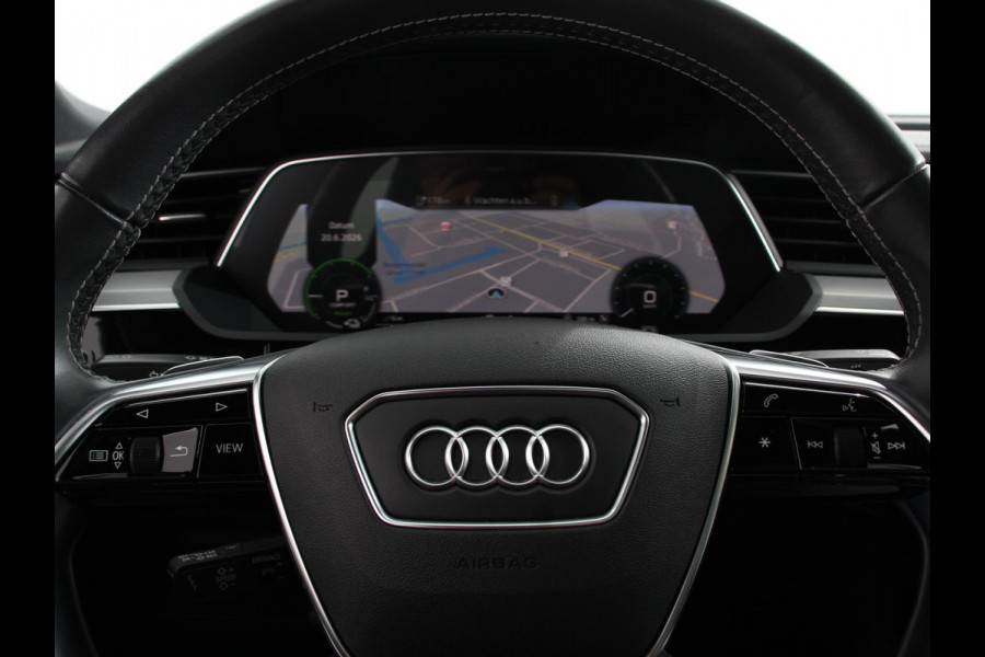 Audi e-tron 50 quattro S-Line edition Panoramadak Navigatie Camera Parkeersensoren Elektrische achterklep Elektrische stoelen en verwarmd Virtual Cockpit Climate Control