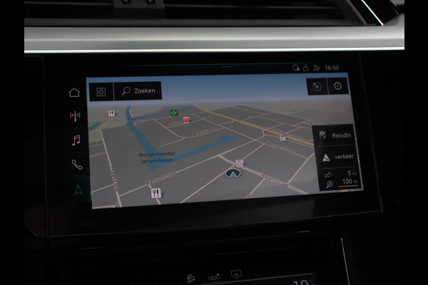 Audi e-tron 50 quattro S-Line edition Panoramadak Navigatie Camera Parkeersensoren Elektrische achterklep Elektrische stoelen en verwarmd Virtual Cockpit Climate Control