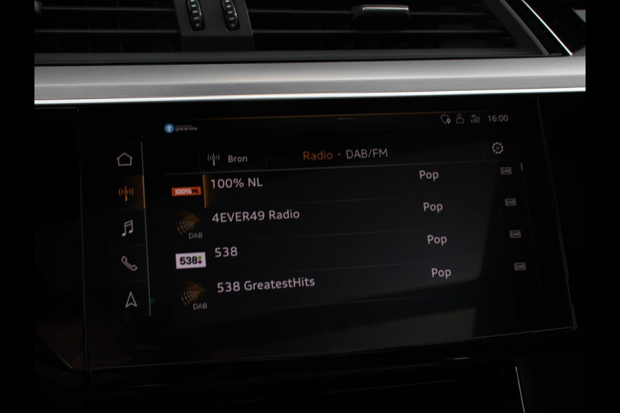 Audi e-tron 50 quattro S-Line edition Panoramadak Navigatie Camera Parkeersensoren Elektrische achterklep Elektrische stoelen en verwarmd Virtual Cockpit Climate Control