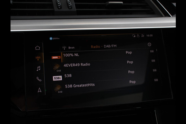 Audi e-tron 50 quattro S-Line edition Panoramadak Navigatie Camera Parkeersensoren Elektrische achterklep Elektrische stoelen en verwarmd Virtual Cockpit Climate Control