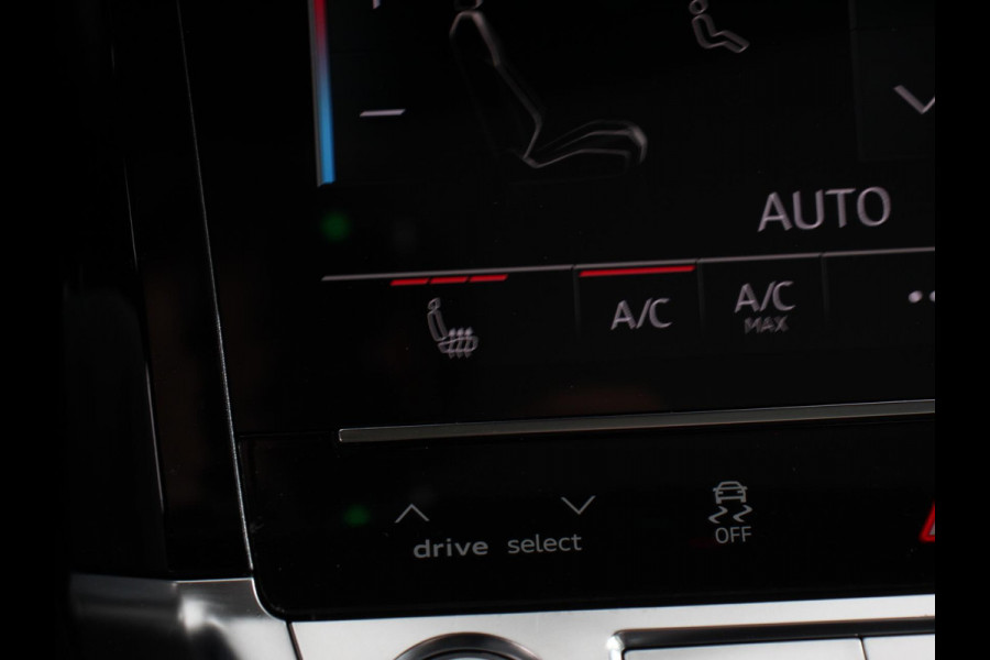 Audi e-tron 50 quattro S-Line edition Panoramadak Navigatie Camera Parkeersensoren Elektrische achterklep Elektrische stoelen en verwarmd Virtual Cockpit Climate Control