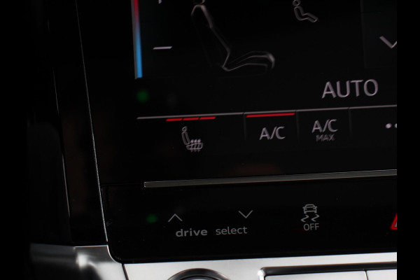 Audi e-tron 50 quattro S-Line edition Panoramadak Navigatie Camera Parkeersensoren Elektrische achterklep Elektrische stoelen en verwarmd Virtual Cockpit Climate Control