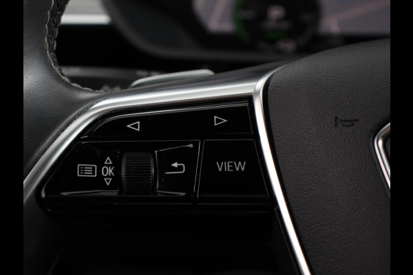 Audi e-tron 50 quattro S-Line edition Panoramadak Navigatie Camera Parkeersensoren Elektrische achterklep Elektrische stoelen en verwarmd Virtual Cockpit Climate Control
