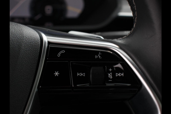 Audi e-tron 50 quattro S-Line edition Panoramadak Navigatie Camera Parkeersensoren Elektrische achterklep Elektrische stoelen en verwarmd Virtual Cockpit Climate Control