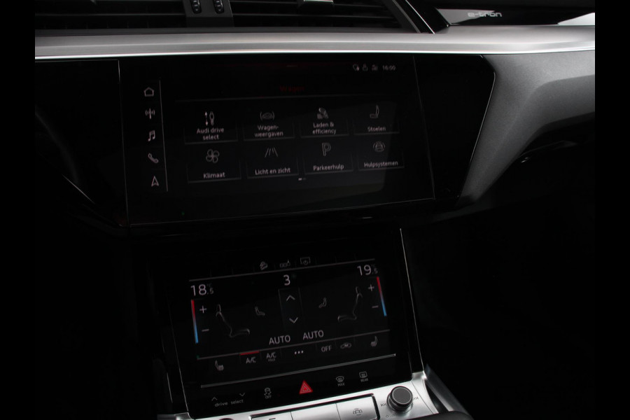 Audi e-tron 50 quattro S-Line edition Panoramadak Navigatie Camera Parkeersensoren Elektrische achterklep Elektrische stoelen en verwarmd Virtual Cockpit Climate Control