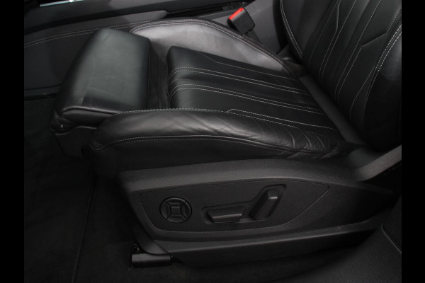 Audi e-tron 50 quattro S-Line edition Panoramadak Navigatie Camera Parkeersensoren Elektrische achterklep Elektrische stoelen en verwarmd Virtual Cockpit Climate Control