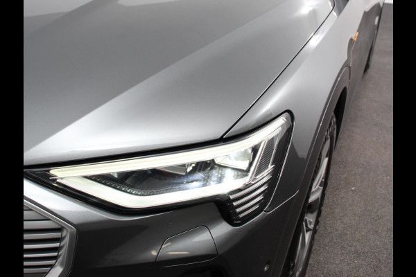 Audi e-tron 50 quattro S-Line edition Panoramadak Navigatie Camera Parkeersensoren Elektrische achterklep Elektrische stoelen en verwarmd Virtual Cockpit Climate Control