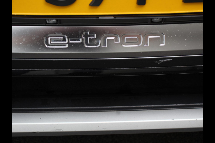 Audi e-tron 50 quattro S-Line edition Panoramadak Navigatie Camera Parkeersensoren Elektrische achterklep Elektrische stoelen en verwarmd Virtual Cockpit Climate Control