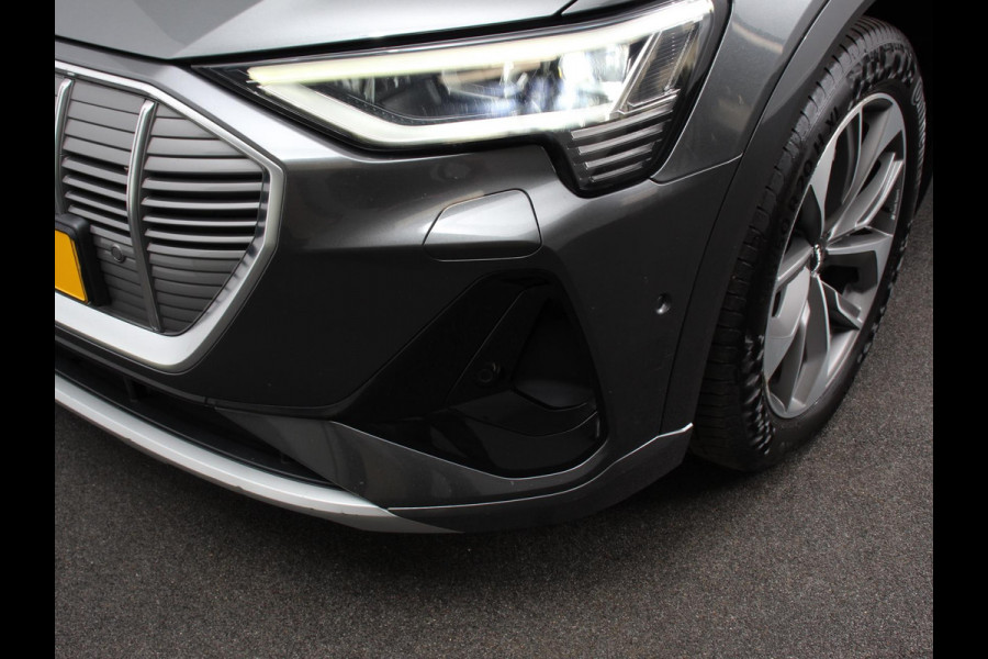 Audi e-tron 50 quattro S-Line edition Panoramadak Navigatie Camera Parkeersensoren Elektrische achterklep Elektrische stoelen en verwarmd Virtual Cockpit Climate Control