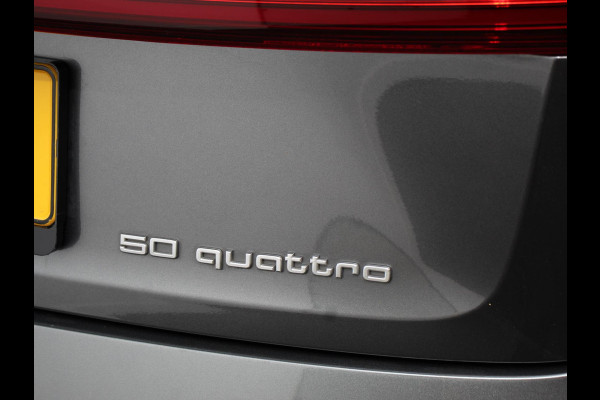 Audi e-tron 50 quattro S-Line edition Panoramadak Navigatie Camera Parkeersensoren Elektrische achterklep Elektrische stoelen en verwarmd Virtual Cockpit Climate Control