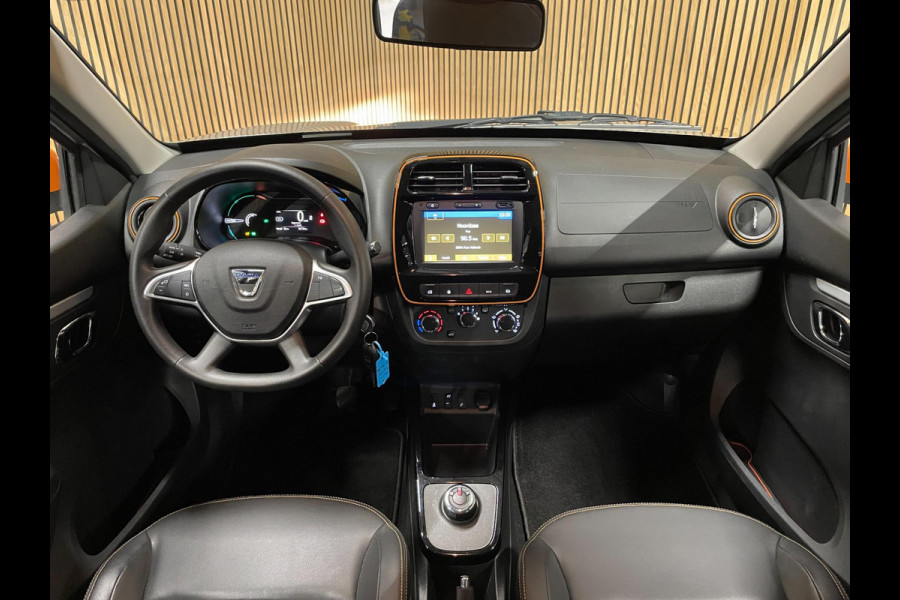 Dacia Spring Comfort Plus (Orange Pack) 27 kWh|AIRCO|LEDER|CARPLAY|CRUISE CTRL|ACHTERUITRIJCAMERA|NAVI|PARKEERSENS|LMV|NIEUWSTAAT|