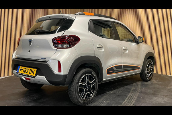 Dacia Spring Comfort Plus (Orange Pack) 27 kWh|AIRCO|LEDER|CARPLAY|CRUISE CTRL|ACHTERUITRIJCAMERA|NAVI|PARKEERSENS|LMV|NIEUWSTAAT|