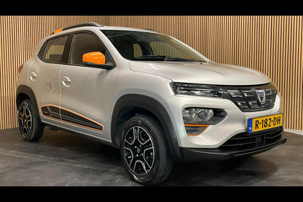 Dacia Spring Comfort Plus (Orange Pack) 27 kWh|AIRCO|LEDER|CARPLAY|CRUISE CTRL|ACHTERUITRIJCAMERA|NAVI|PARKEERSENS|LMV|NIEUWSTAAT|